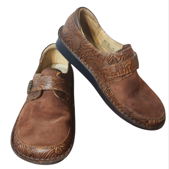 Alegria Engraved Brown Suede Mule Clogs Women's size 6 - Picture 13 of 13